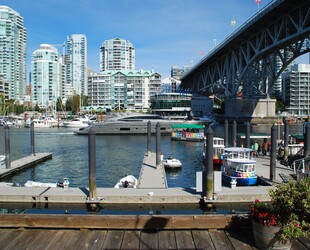 CANADA PLACE WALKWAY